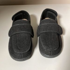 Foamtreads Slippers Physician L2 Black Velcro adjustable size 6.5